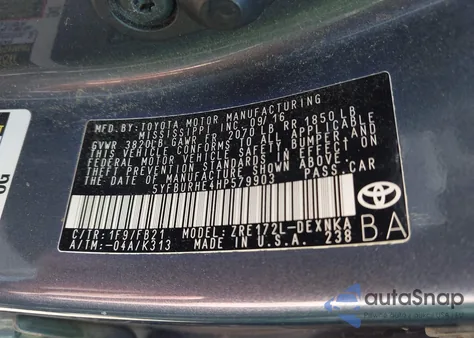 2017 Toyota Corolla Le z USA, uszkodzony, nr VIN 5YFBURHE4HP579903